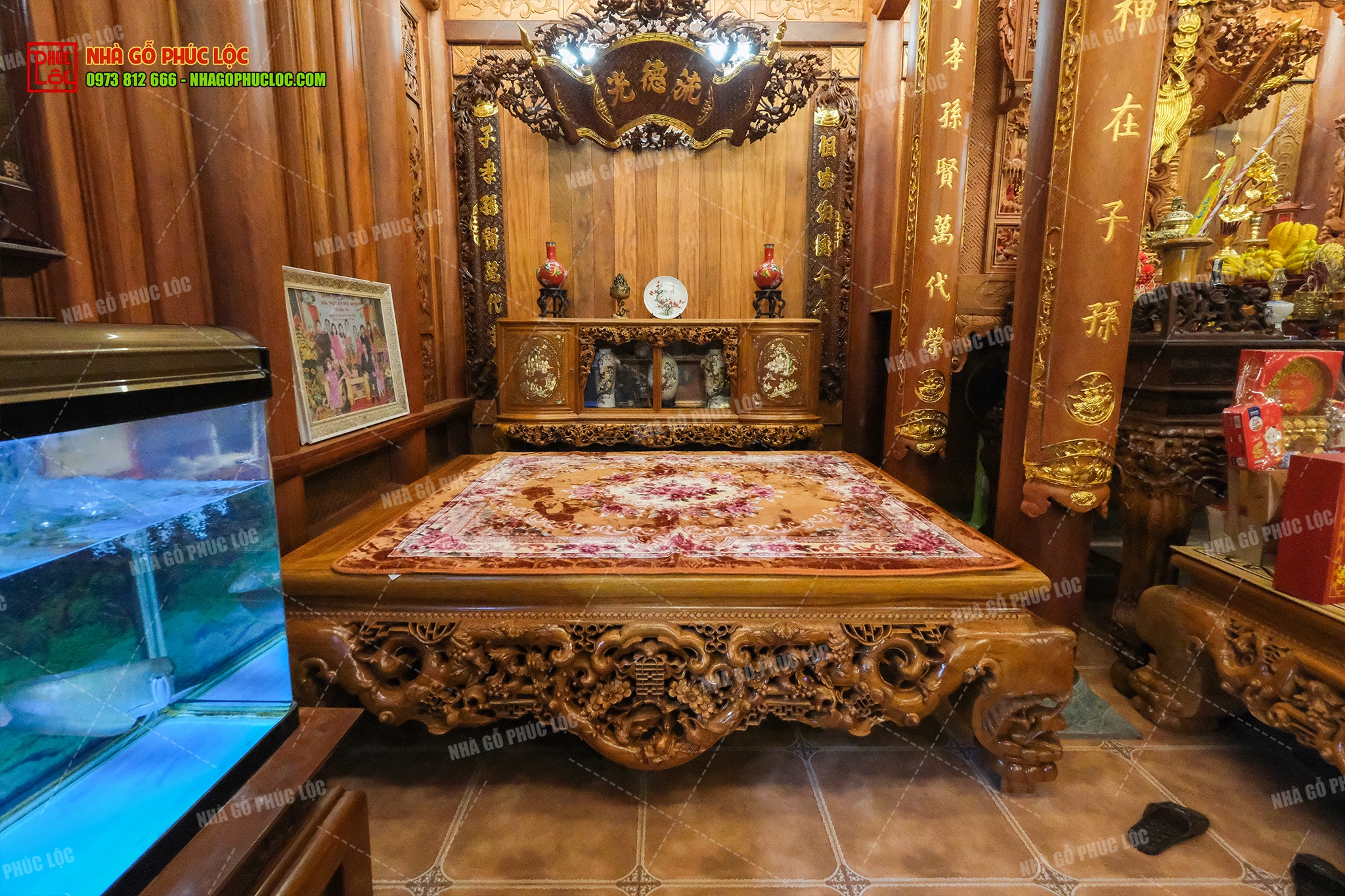 Sập gụ tủ chè trong không gian nhà gỗ